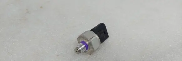 Audi Q4 Sportback e-tron Air conditioning (A/C) pressure sensor 4M0959603J