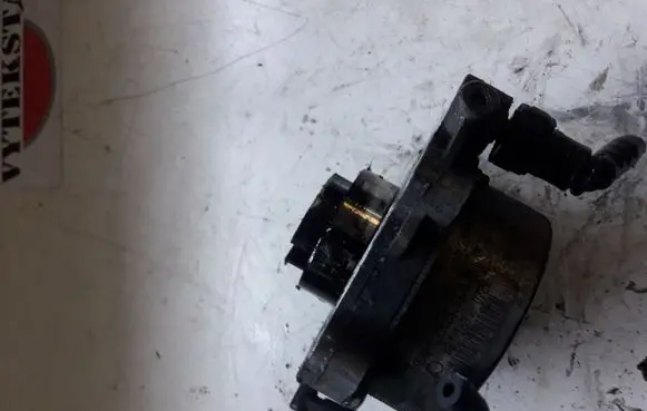 Opel Zafira B Vacuum valve 