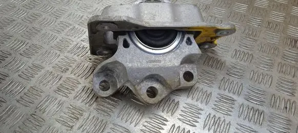 Volvo XC90 Engine mount bracket 32255204