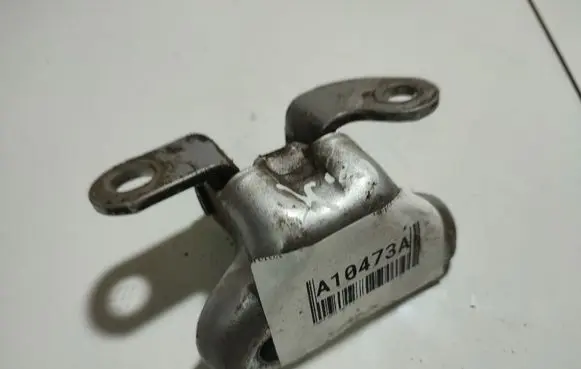 Toyota Yaris Rear door lower hinge