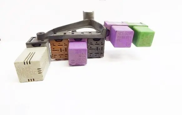Opel Corsa B Fuse box cover 09114588 90464777 0332019452 90464759