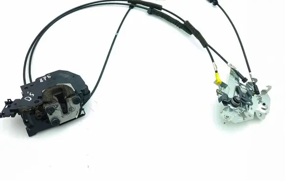 Opel Vivaro Sliding door lock 825023859R 40727212 93459205
