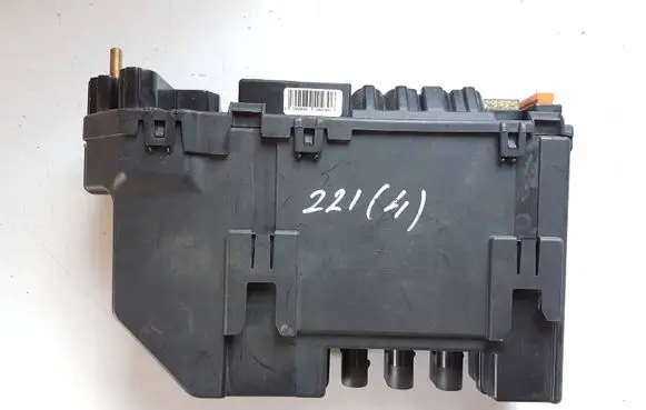 Mercedes-Benz S W221 Fuse box set 2215400850