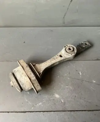 Engine mount bracket