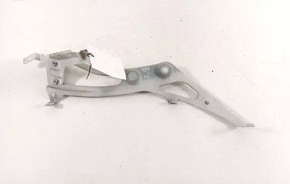 BMW 2 F46 Fender mounting bracket 7408657