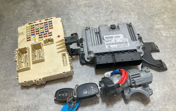 Hyundai i40 Engine ECU kit and lock set 391252A221 391202A221 0281019573