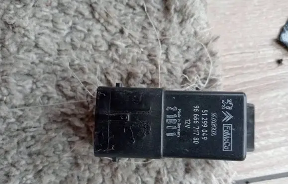 Citroen C4 II Glow plug pre-heat relay 9666671780