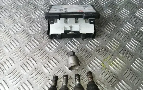Opel Zafira B Anti-theft wheel nuts and lock 