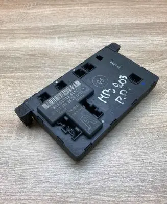 Mercedes-Benz C W203 Door control unit/module 2038205626 351324