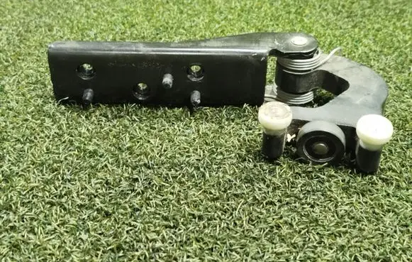 Renault Master III Sliding door middle roller runner 777640623R