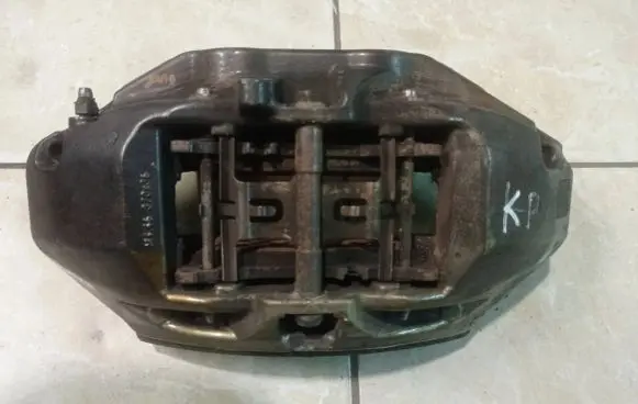 Mercedes-Benz S W222 Front brake caliper 20B40105001A