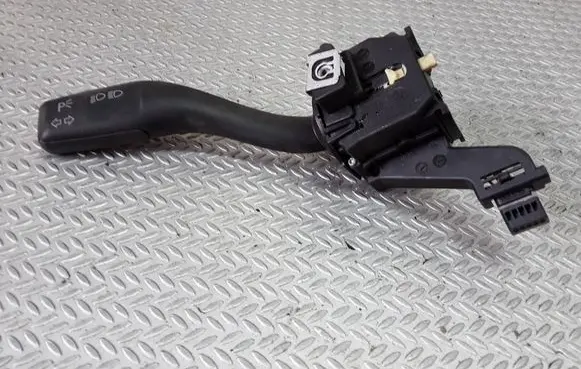Audi A3 S3 A3 Sportback 8P Indicator stalk 8P0953513A