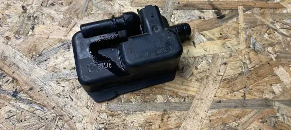 Peugeot Partner Fuel filter housing 9305108C
