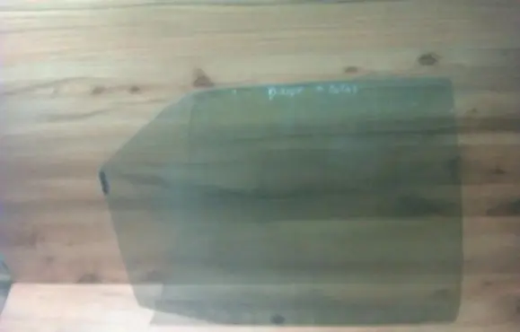 Peugeot 405 Rear door window glass