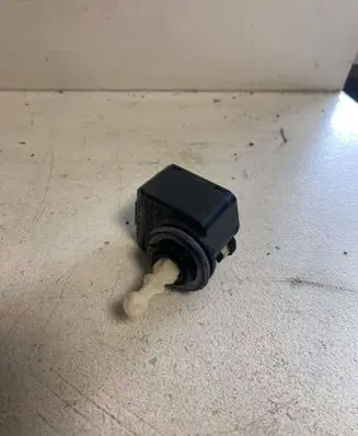 Audi A6 S6 C6 4F Headlight level adjustment motor 00883000 008830