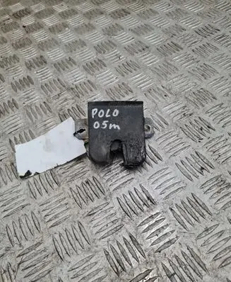 Volkswagen Polo Loading door lock 