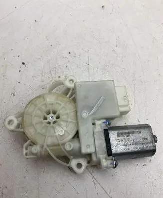 BMW X5 G05 Front door window regulator motor 9450072