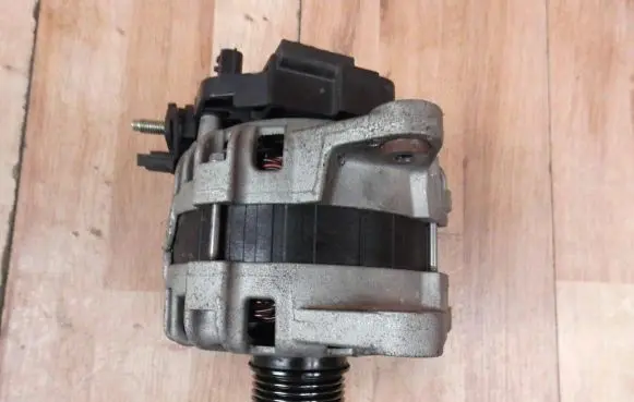 Nissan X-Trail T32 Generator/alternator 231004PA0AF 231004PA0A