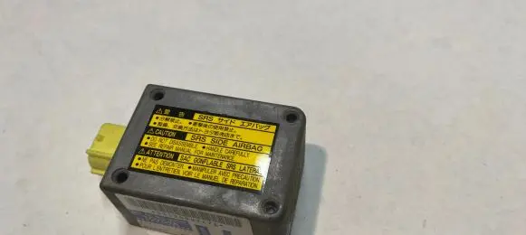 Lexus IS 200-300 Airbag control unit/module 8983053030