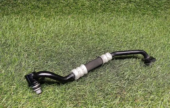 Volkswagen Touareg II Gearbox oil cooler pipe/hose 7P0317824