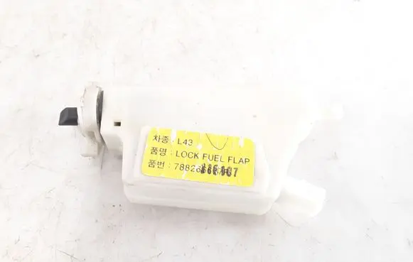 Fuel tank cap lock