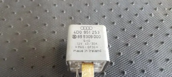 Volkswagen PASSAT B5.5 Other relay 4D0951253 899309000