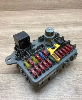 Rover 214 - 216 - 220 Fuse module YWC104500 52010268D