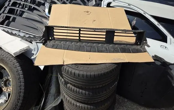 Nissan Qashqai J12 Radiator trim 214216UA0A