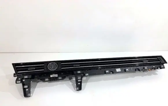 Volkswagen PASSAT B8 Dashboard side air vent grill/cover trim