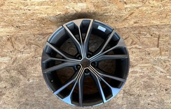 Audi Q8 R21 alloy rim 4M8601025S B012331