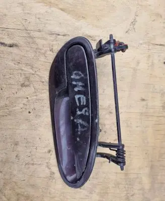 Opel Omega B1 Front door handle cover 04G5A
