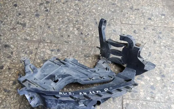 Audi A4 S4 B8 8K Headlight/headlamp mounting bracket 8K0805608D 2002838R