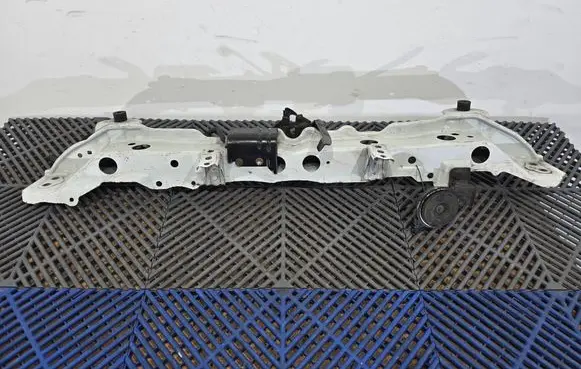 Toyota Yaris Top upper radiator support slam panel 