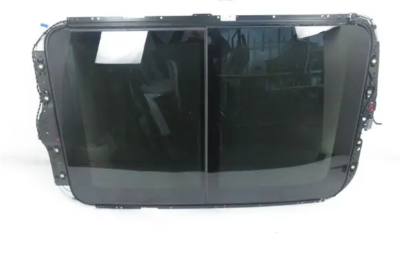 Volkswagen Tiguan Sunroof glass 5N0877041H