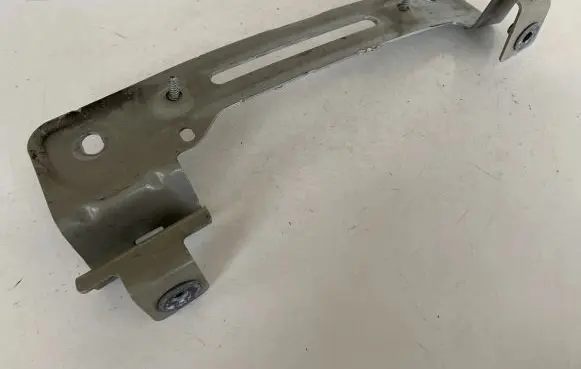 Fender mounting bracket