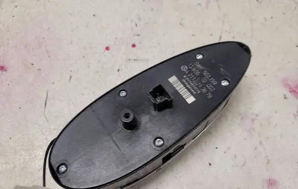 Mercedes-Benz E W211 Electric window control switch A2118213679