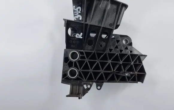 Radiator mount bracket