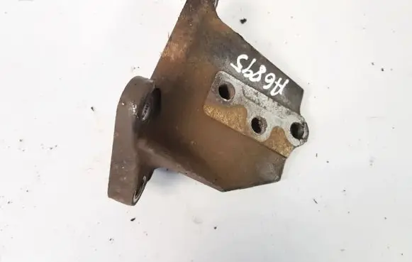 Nissan X-Trail T30 Engine mounting bracket