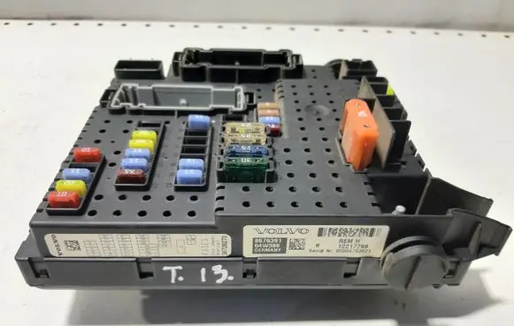 Volvo V70 Fuse module 8676391
