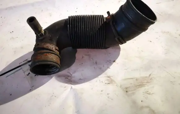 Skoda Fabia Mk2 (5J) Air intake hose/pipe 6Y0129684b
