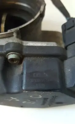 Volkswagen Golf V Throttle valve 03G128063A