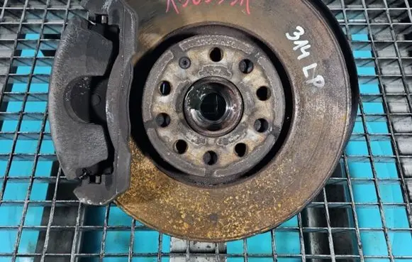 Front wheel hub spindle knuckle