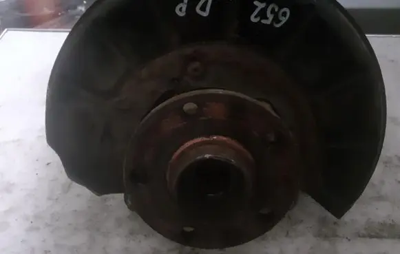 Front wheel hub