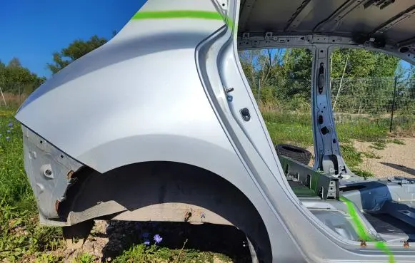Nissan Leaf I (ZE0) Rear quarter panel 
