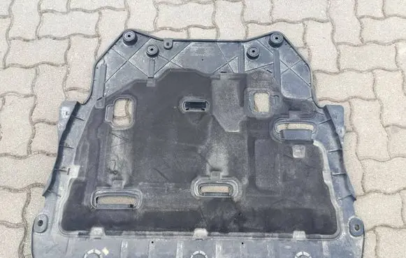 Volvo XC40 Engine splash shield/under tray 32241049 8889892388