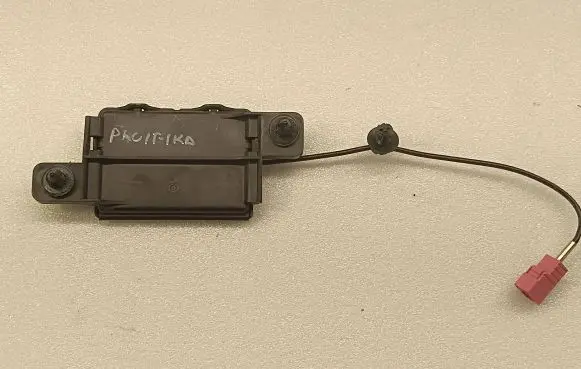 Chrysler Pacifica Antenna control unit P68186558AA 18291 68186558AA