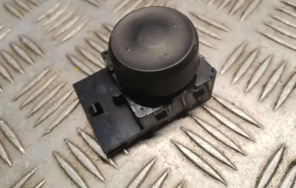 Opel Astra J Seat control switch 13285104
