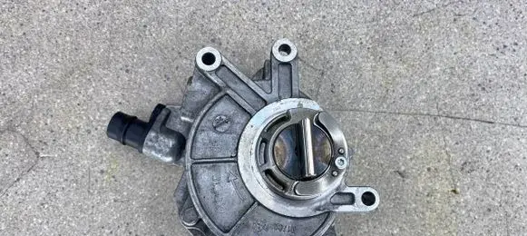 BMW M5 Vacuum pump 8605976 11668605976 7566291