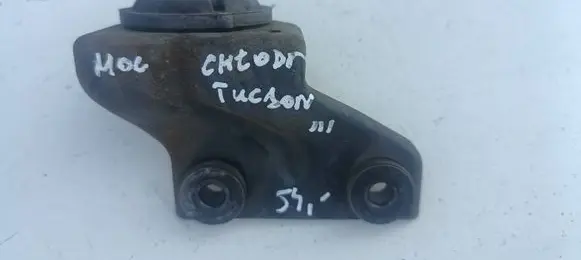 Radiator mount bracket