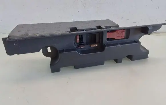 BMW 5 E60 E61 Fuse box cover 4135535